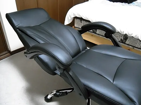 背もたれを倒した時の様子