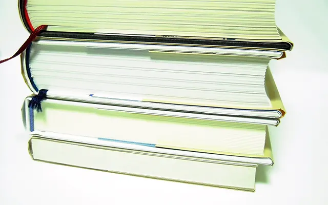 図書館の独特な雰囲気は本を読もうという気分にさせてくれる
