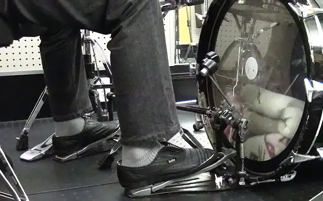 足がつまりそうな中抜き3連のハネパターンを録り終えて